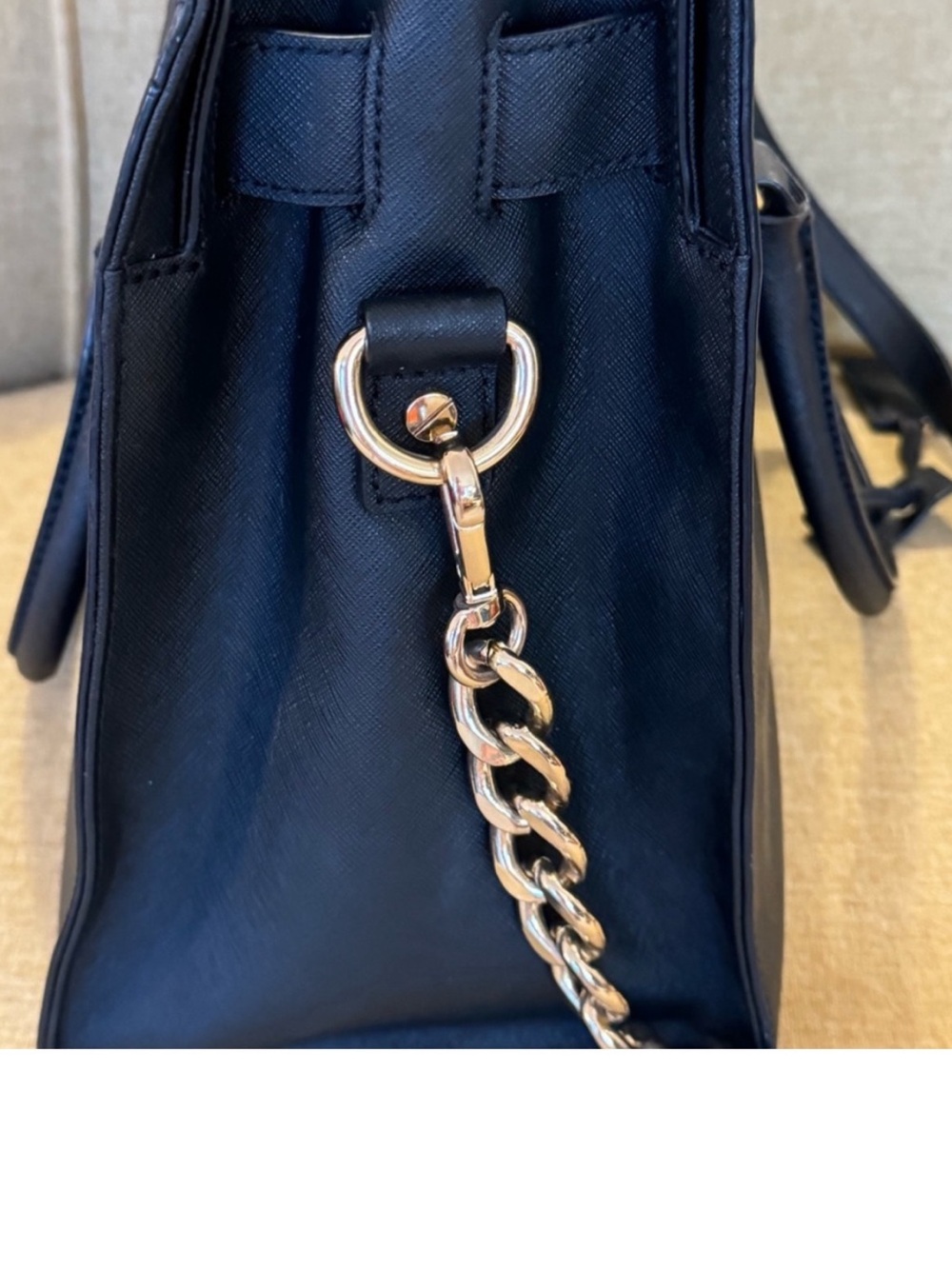 Michael Kors Hamilton satchel in black saffiano leather with gold-tone hardware - Picture 3 of 7